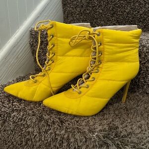 🆕 Yellow Lace-Up Puffer Ankle Boots RUNS SMALL